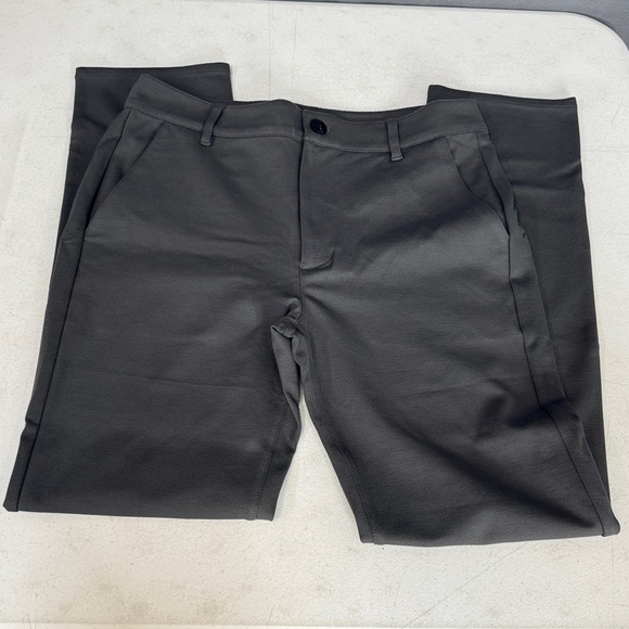 Men’s True Classic Comfort Fit Chino Pants Size 31x30 Carbon Gray New with Tags - Picture 5 of 8